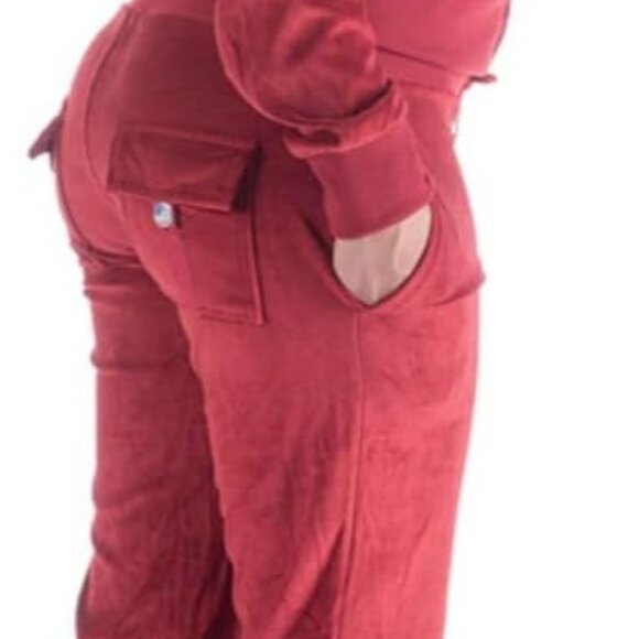 Versatile Women's Velour Sweat Suit in Wine - Ideal for Workouts & Relaxation - Picture 2 of 5